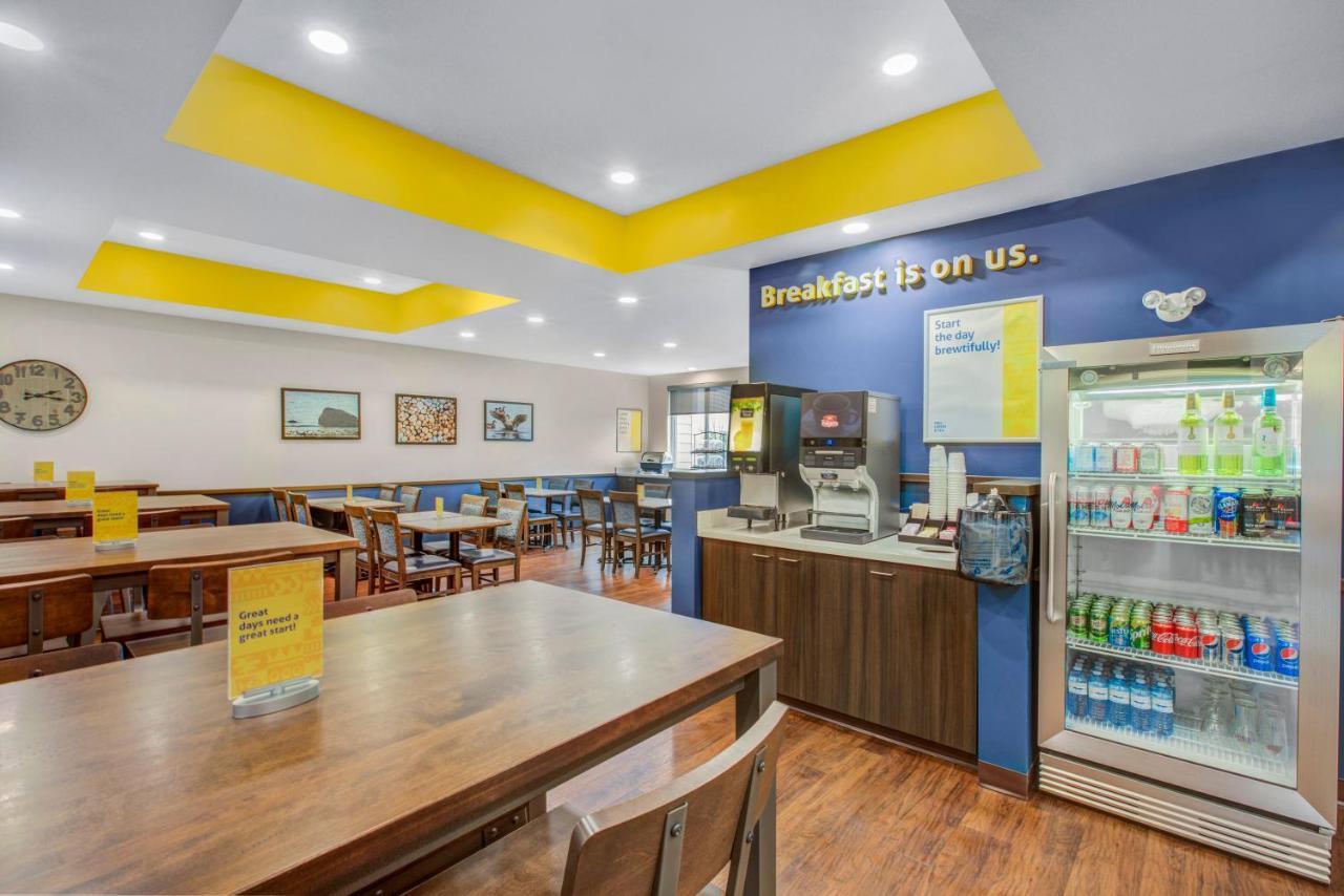 Days Inn & Suites By Wyndham Lindsay Buitenkant foto