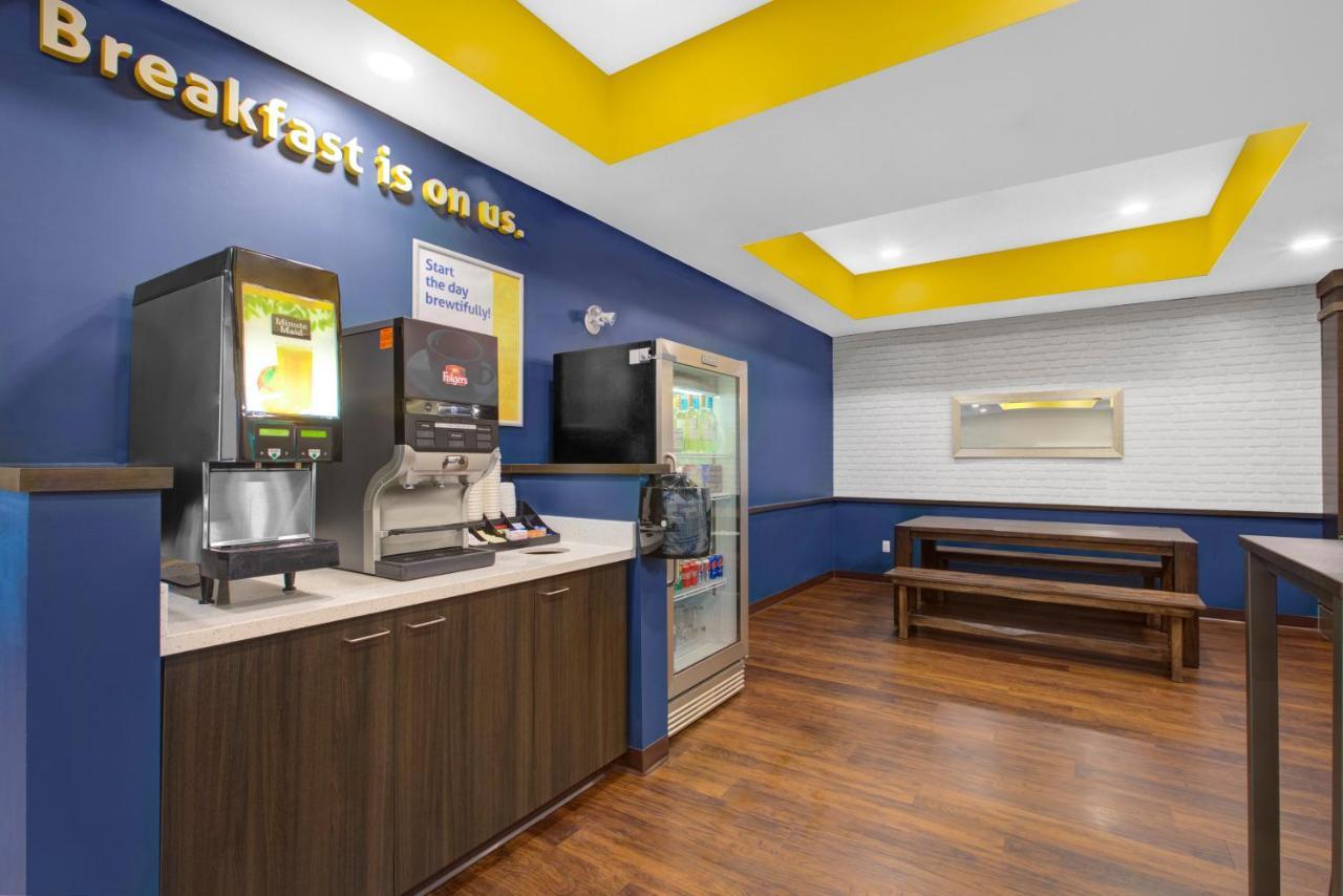 Days Inn & Suites By Wyndham Lindsay Buitenkant foto