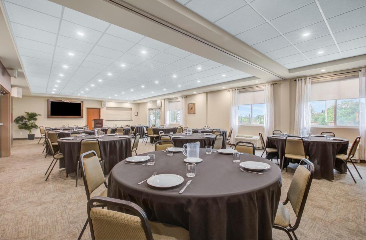 Days Inn & Suites By Wyndham Lindsay Buitenkant foto