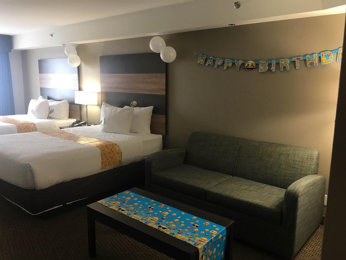 Days Inn & Suites By Wyndham Lindsay Buitenkant foto